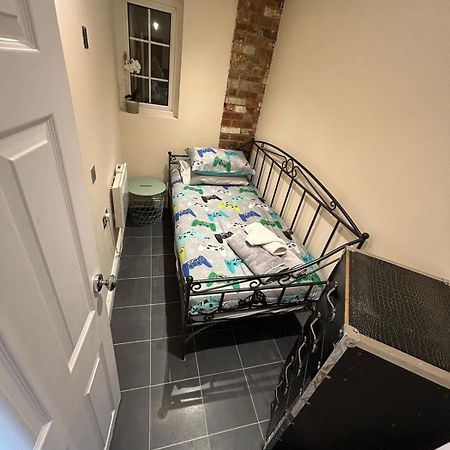 Appartamento Flat 3 Meadow View Cozy Getaway Hurst Esterno foto