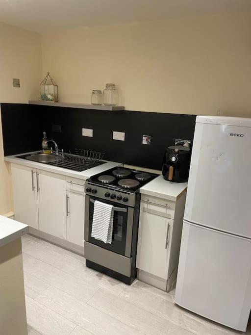 Appartamento Flat 3 Meadow View Cozy Getaway Hurst Esterno foto
