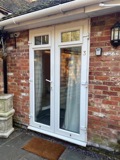 Appartamento Flat 3 Meadow View Cozy Getaway Hurst Esterno foto