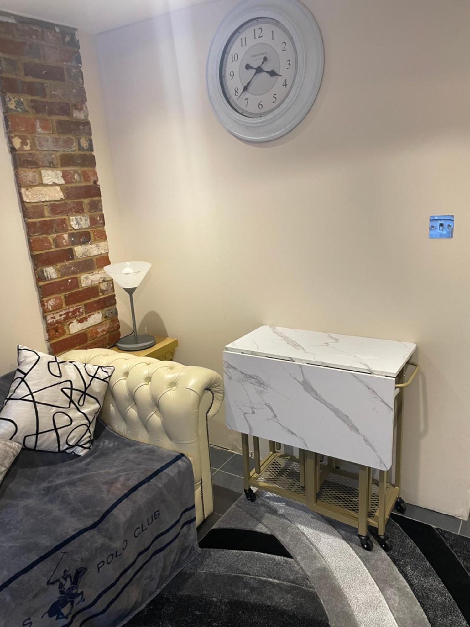 Appartamento Flat 3 Meadow View Cozy Getaway Hurst Esterno foto
